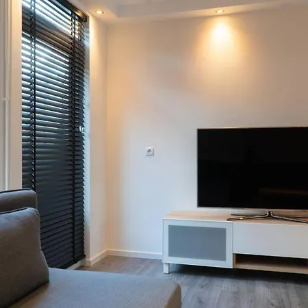 2 Luxury 4 Bedroom House Near Feyenoord And Ahoy Holiday home *